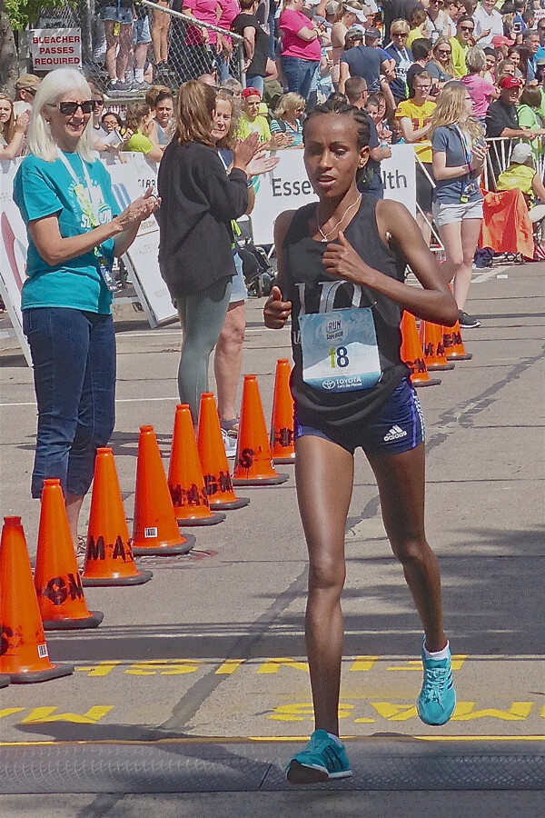 Askale Merachi of Ethiopia challenged for the lead before fading to second in women's competition. Photo credit: John Gilbert