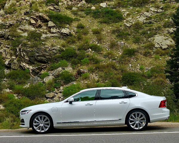 One year after its introduction, the sleek Volvo S90 sedan grows, as only the elongated version comes to North America in 2018. Photo credit: John Gilbert