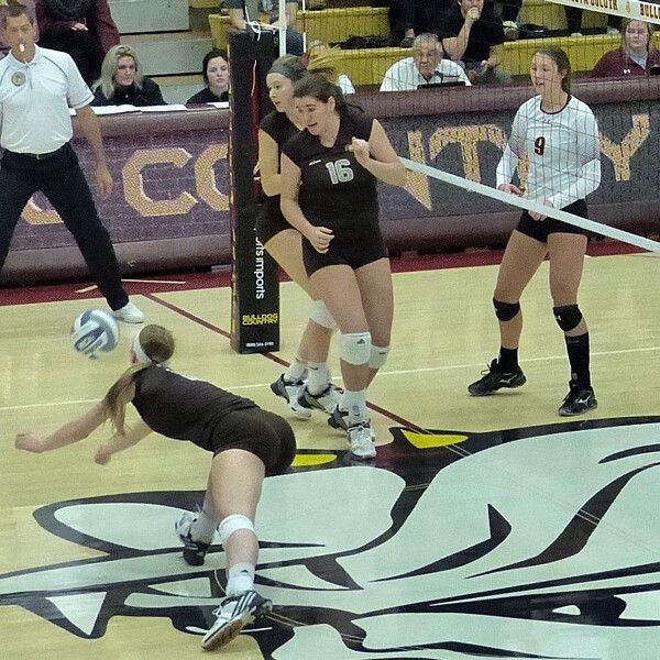 ...Reinhardt's dive barely deflected the UMD point -- one of a season-high 23 kills for Kelly in UMD's 3-1 victory. Photo credit: John Gilbert