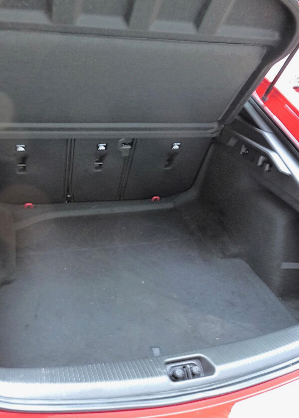 Space under the rear hatch is spacious, ranging to enormous. Photo by: John Gilbert