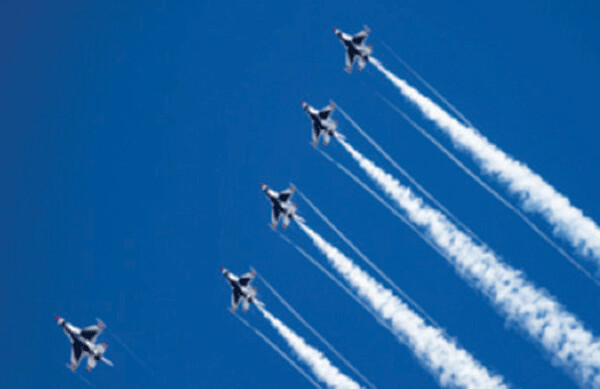 USAF Thunderbirds with only 4 or the 5 planes spraying from all 3 aerosol turrets (Note clear blue sky) Images from Gary Kohls