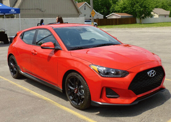 For 2019, second edition Hyundai Veloster adds an R-Spec sportier upgrade with larger wheels, firmer handling, 6-speed stick. Photo credit: John Gilbert