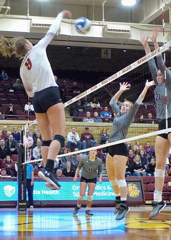 Senior hitter Sarah Kelly flew above the net for a combined 30 kills in sweeps over Winona State and Upper Iowa. Photo credit: John Gilbert