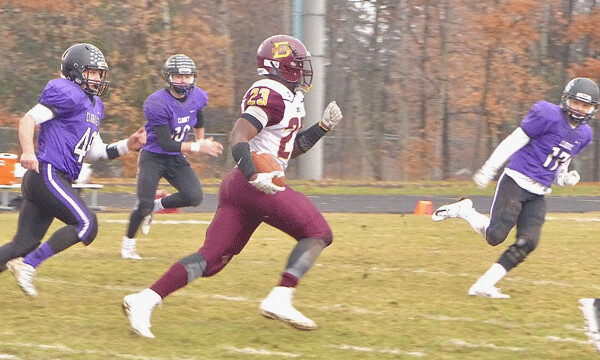 Denfeld’s Montrelle McMillian outran Cloquet’s defense for a 50-plus yard gain, setting up a touchdown on the next play, for an 84-yard drive in two plays as the hunters battled but lost 35-26 in the Section 7AAAA semifinals. Photo credit: John Gilbert