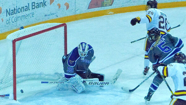 UMD’s Ryleigh Houston scored after stickhandling through the MSU-Mankato defense and  beating MSU-Mankato goalie Abigail Levy for a 1-0 lead. Photo credit: John Gilbert
