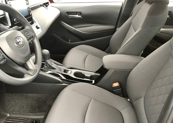 Well-padded and comfortable bucket seats get along without power adjustments easlly, and it is priced at $24,000 -- hybrid and all. Photo credit: John Gilbert