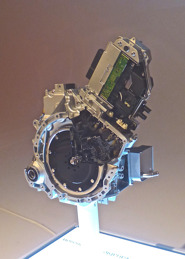 Dual-motor elite electrically variable transmission coordinates with modified 3.6 Pentastar V6 engine. Photo credit: John Gilbert